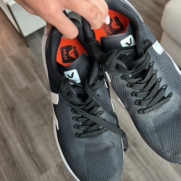 Veja running shoes - Picture 2 of 3